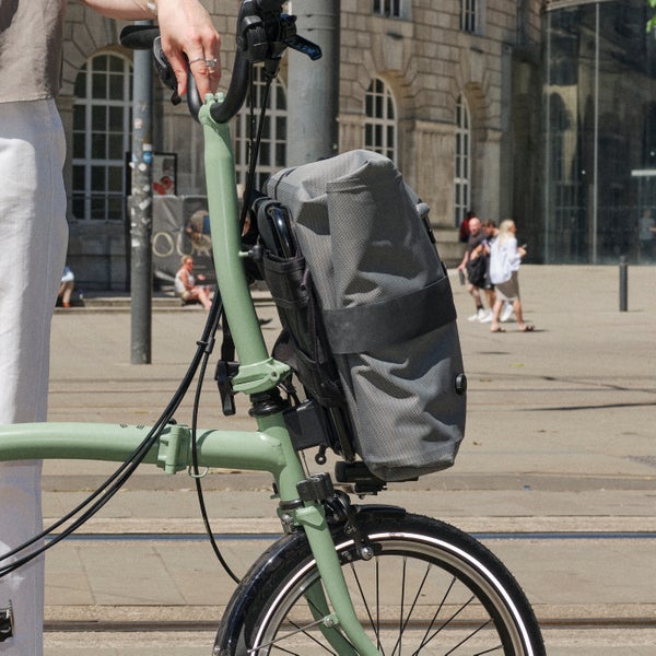 The Brompton bag on a front carrier block